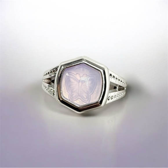 Kendra Scott Davie Intaglio Silver Ring in Lavender Opalite Glass. Size 8 - Picture 6 of 6